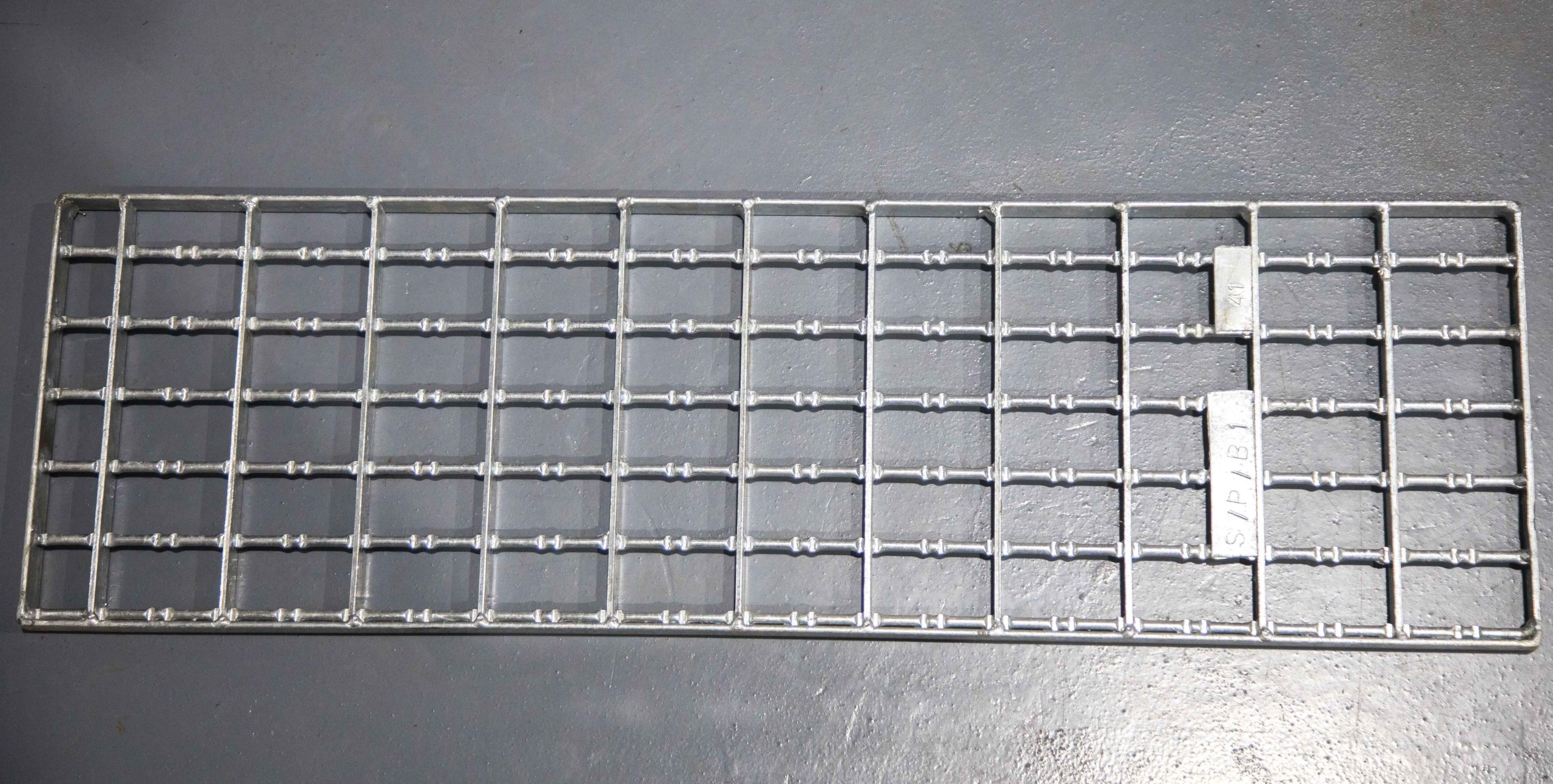892-2-scaled-1.jpg Driveway Grid Galvanised 1M X300 Light Duty - Image 1